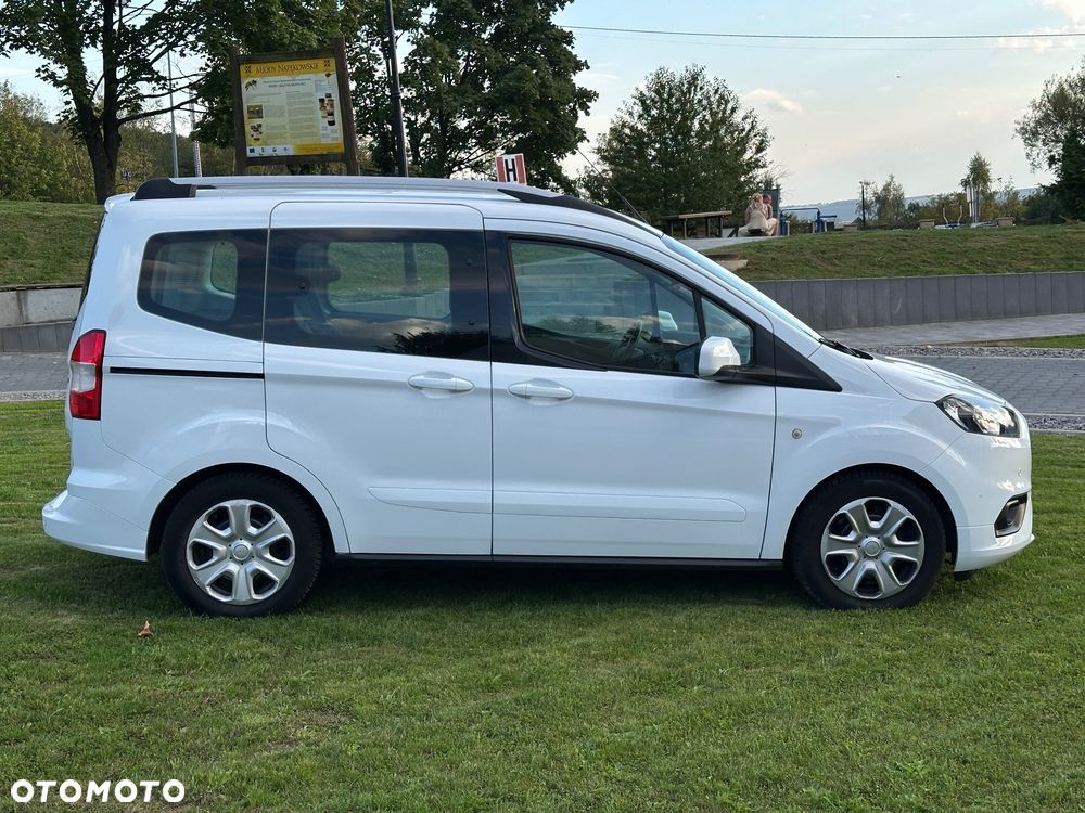 Ford Tourneo Courier - 10