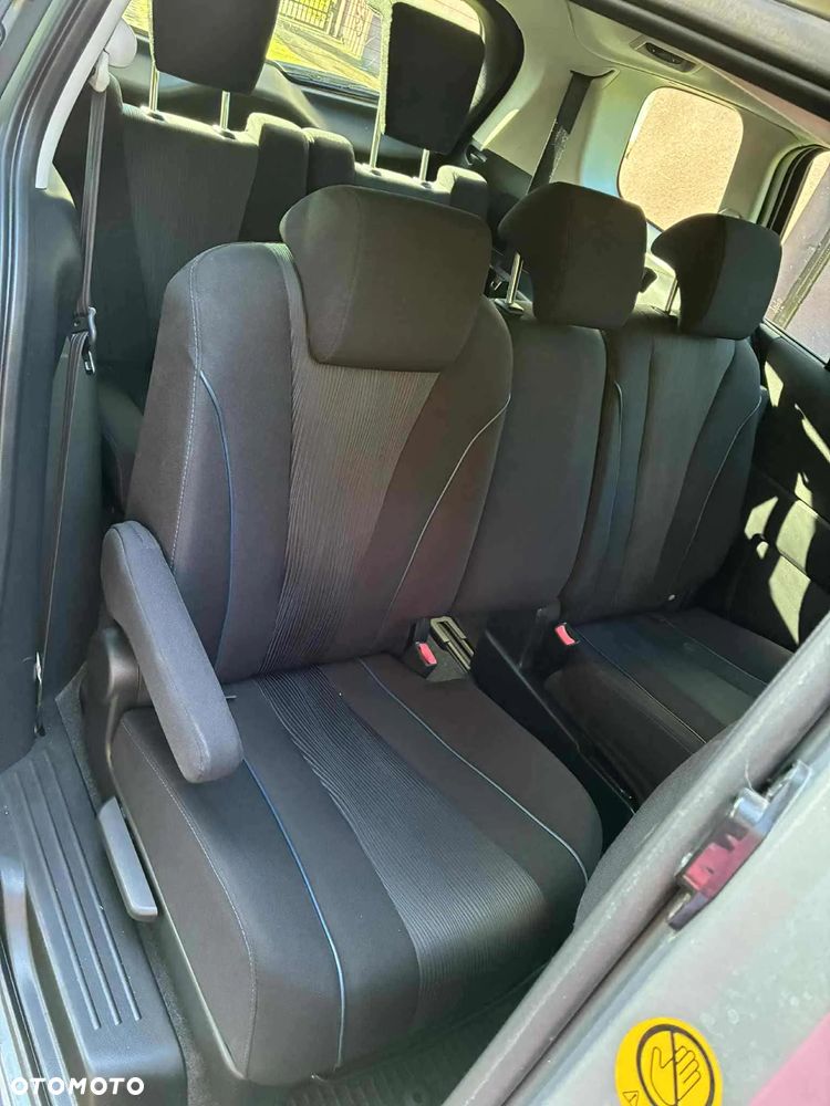 Mazda 5 - 6
