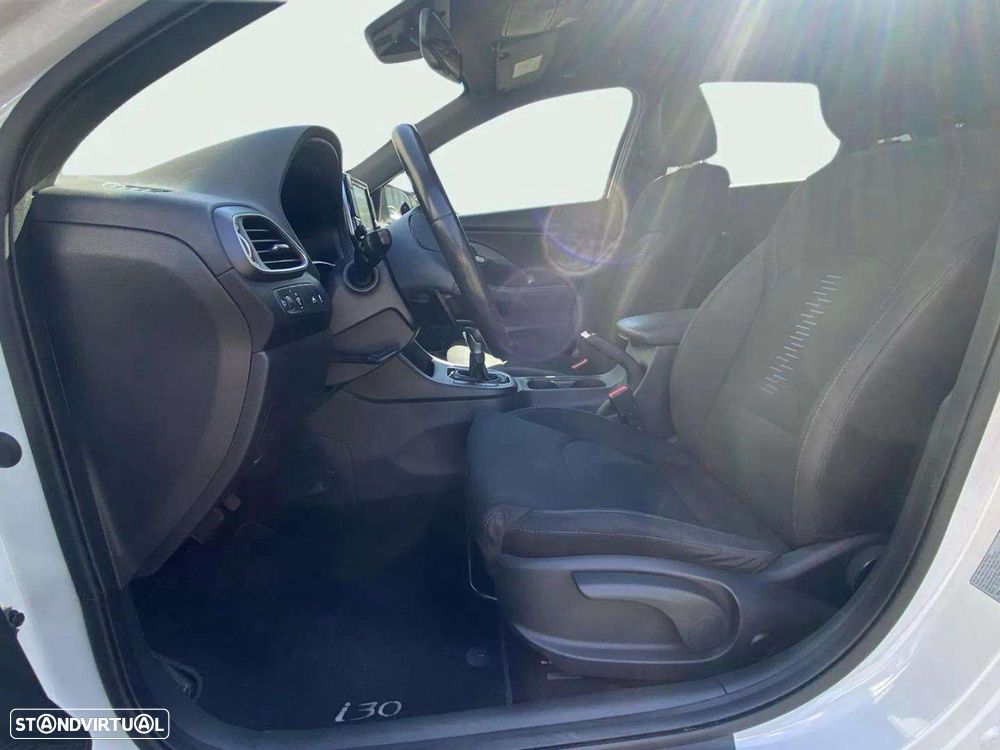 Hyundai i30 1.6 CRDI STyle 7DCT - 14