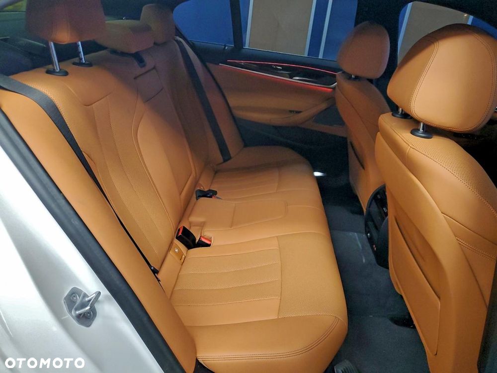 BMW Seria 5 530i Sport Line - 9