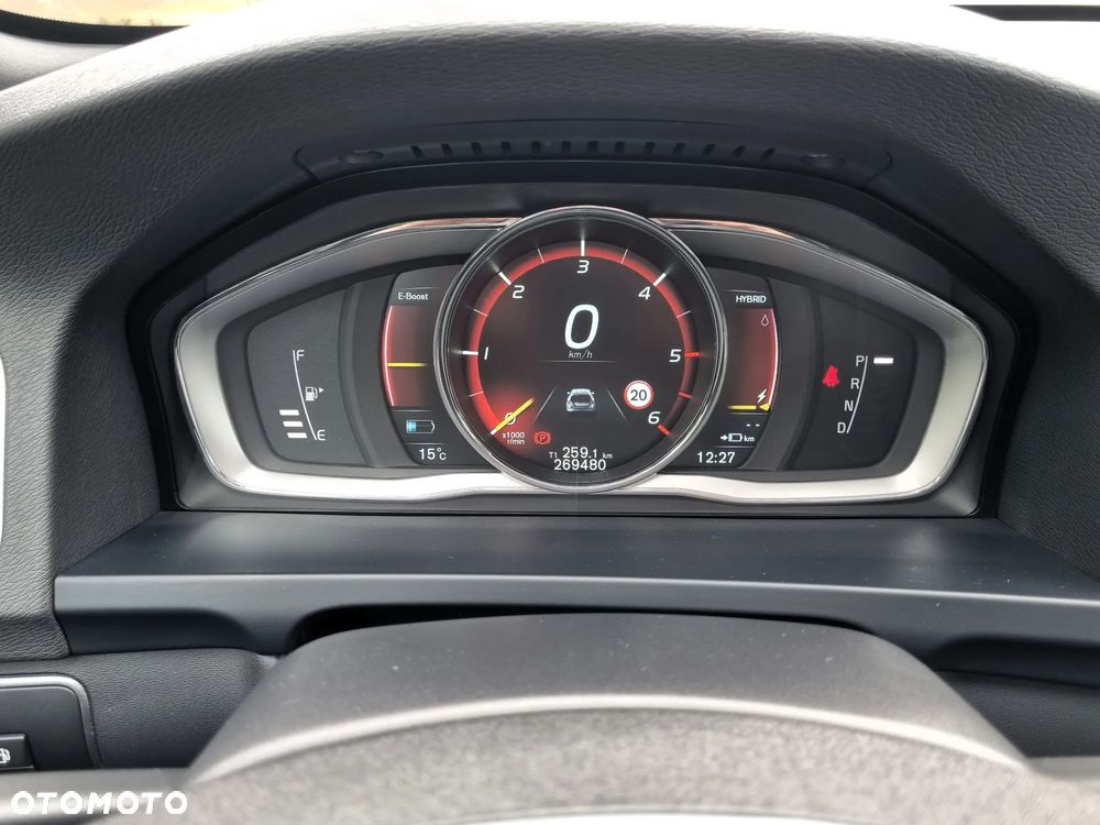 Volvo V60 D6 AWD Plug-in Hybrid R-Design Summum - 22