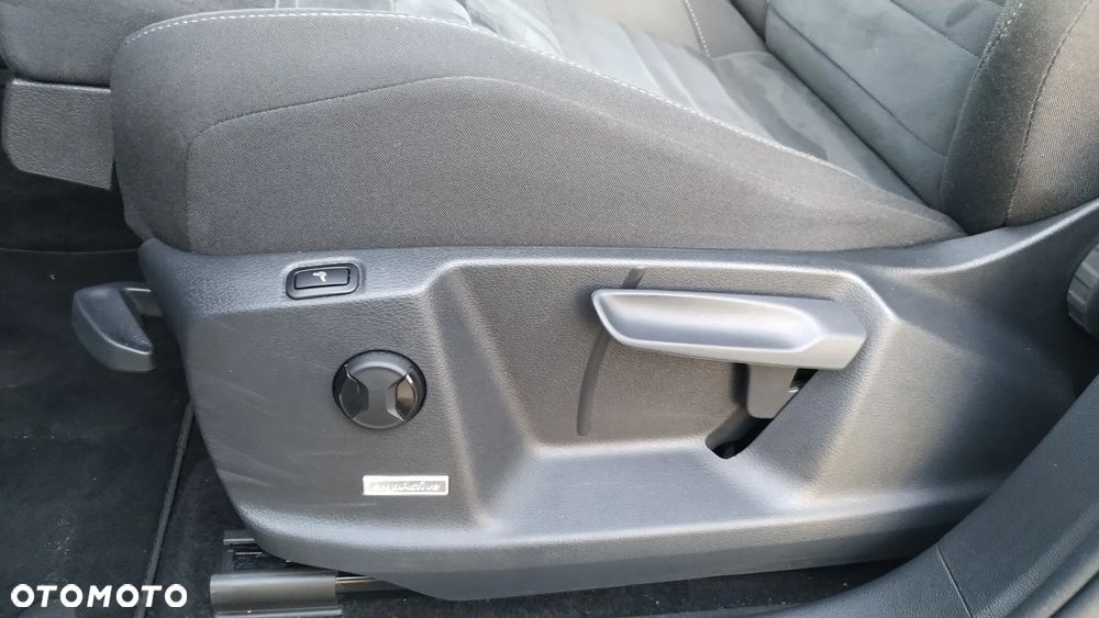 Volkswagen Touran 2.0 TDI SCR DSG Highline - 9