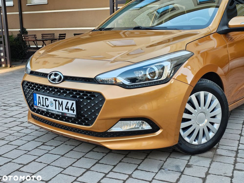 Hyundai i20 1.2 YES Gold - 16