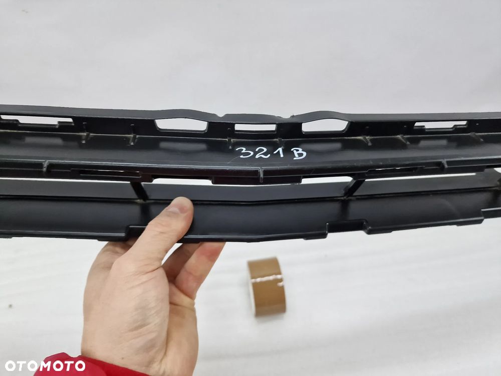 MERCEDES E-KLASSA W213 16- DOLNA KRATKA ŚRODKOWA / WSPORNIK ZDERZAKA PRZEDNIEGO PRZÓD , NR A2138851265 , NR AUKCJI KR321 - 8