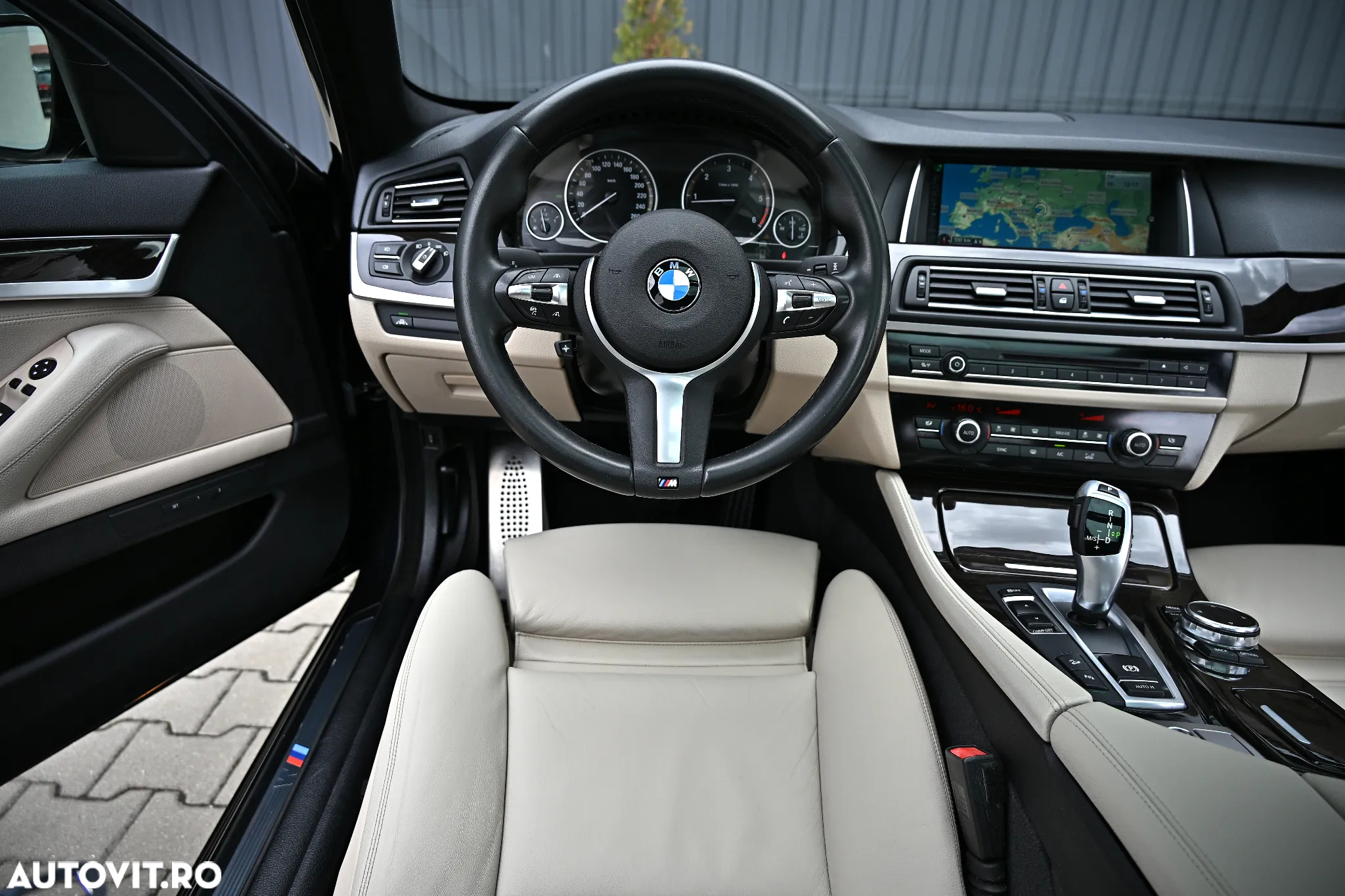 BMW Seria 5 525d xDrive Touring Sport-Aut. - 29