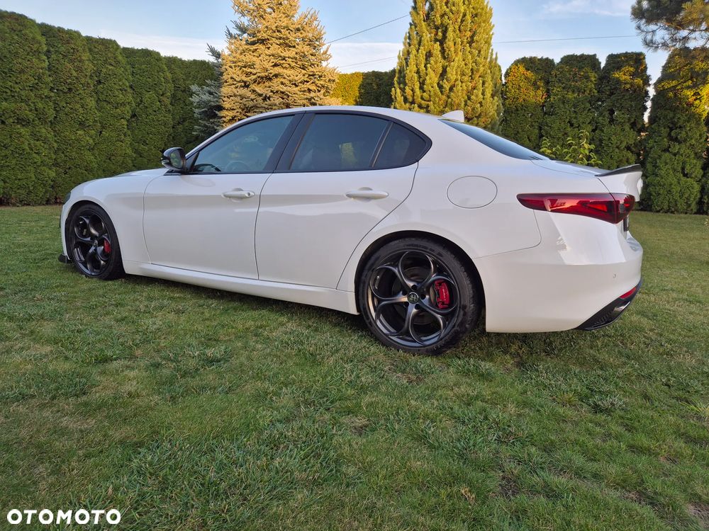 Alfa Romeo Giulia - 8