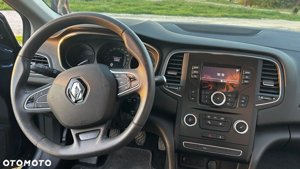 Renault Megane 2018 photo 2