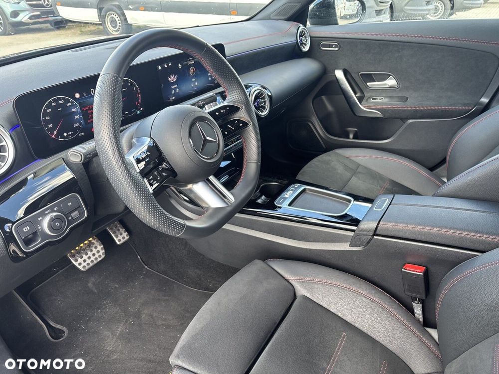 Mercedes-Benz CLA - 13