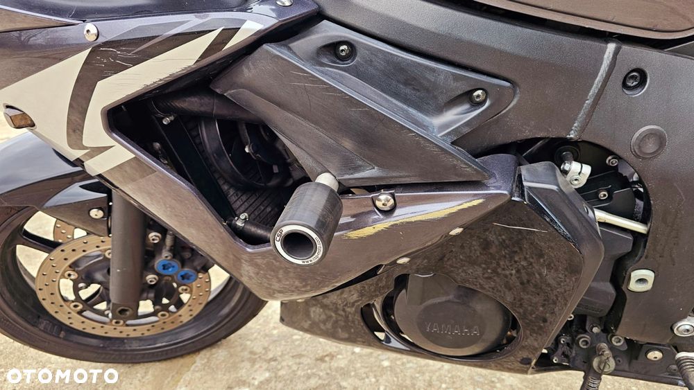 Yamaha R6 - 6