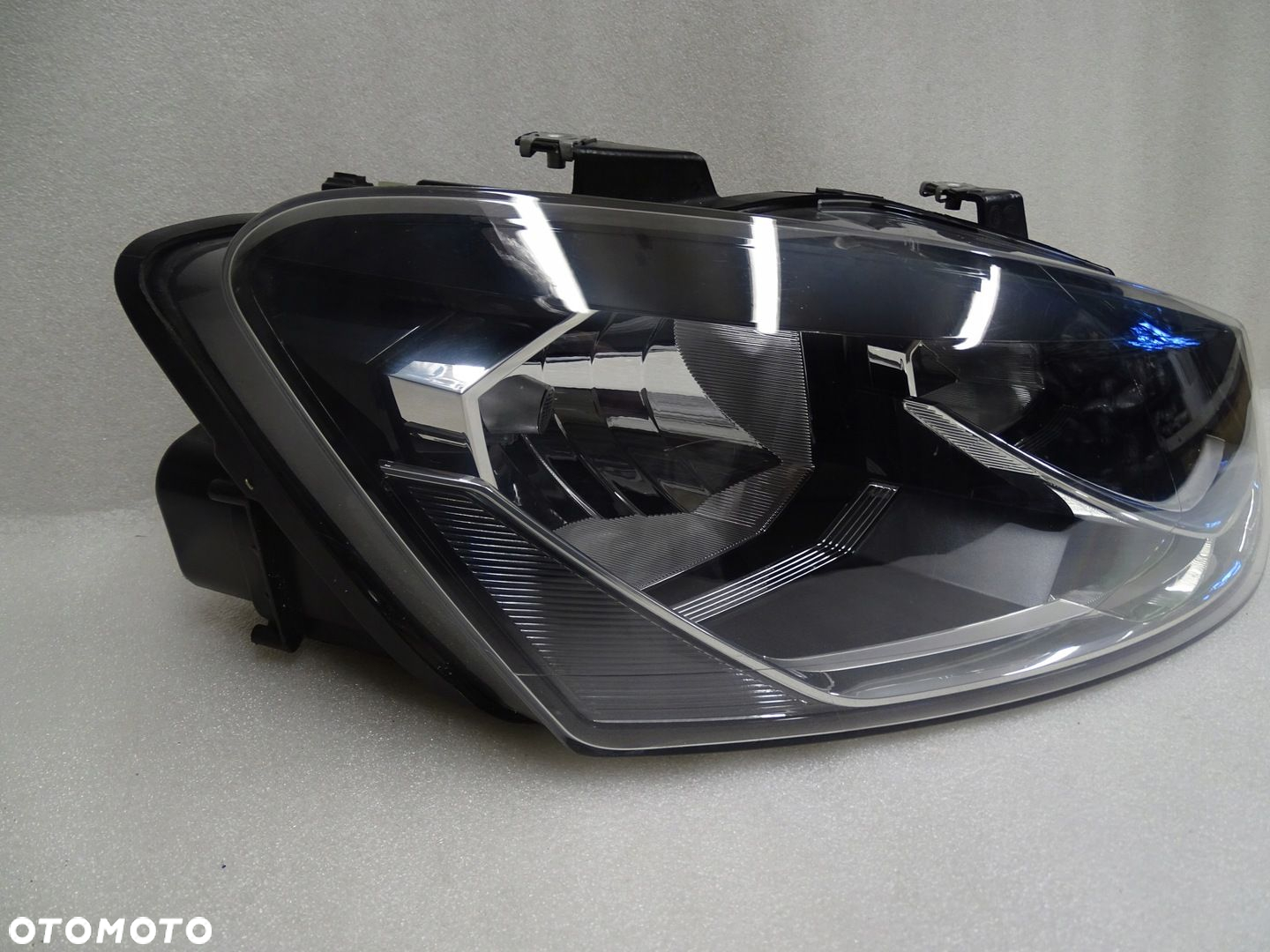 VW POLO 6C1 LIFT - lampa przednia prawa - 2