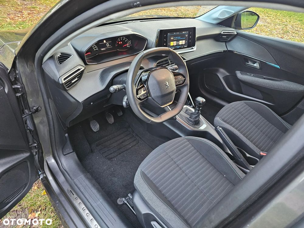 Peugeot 208 - 23