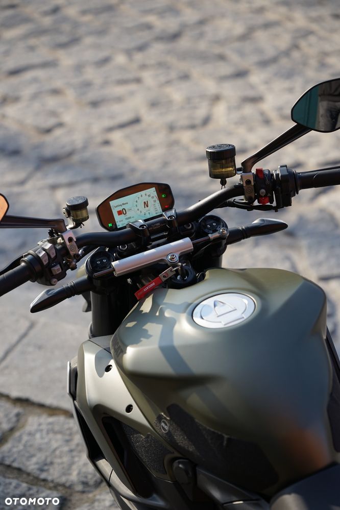 Ducati Streetfighter V2 - 8