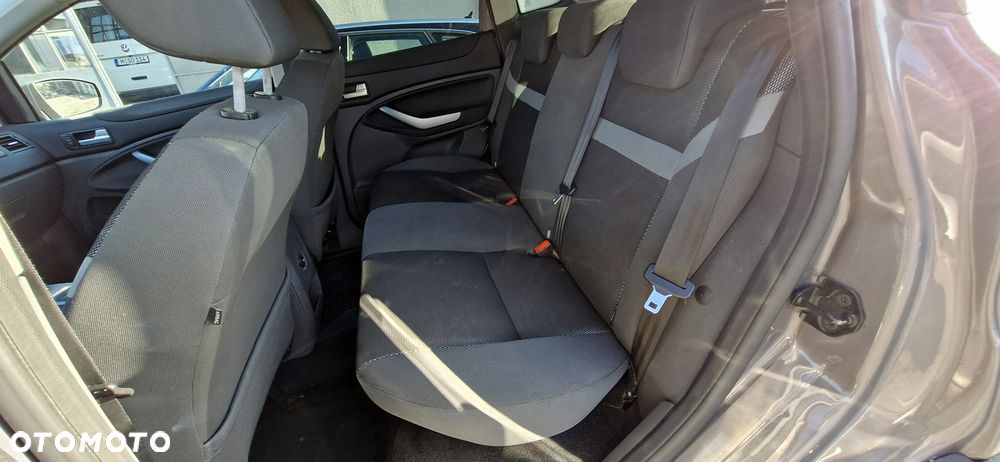 Ford Kuga - 7