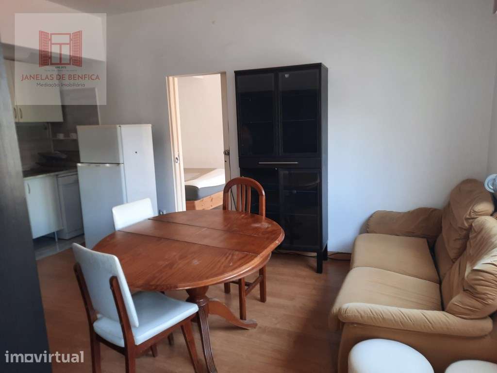 Vende-se T1- Amadora Junto a estação de Comboio e Metro - Grande imagem: 4/15