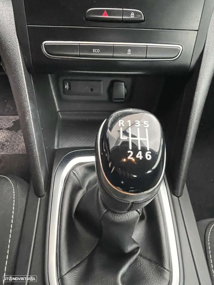 Renault Mégane 1.5 Blue dCi Zen - 16