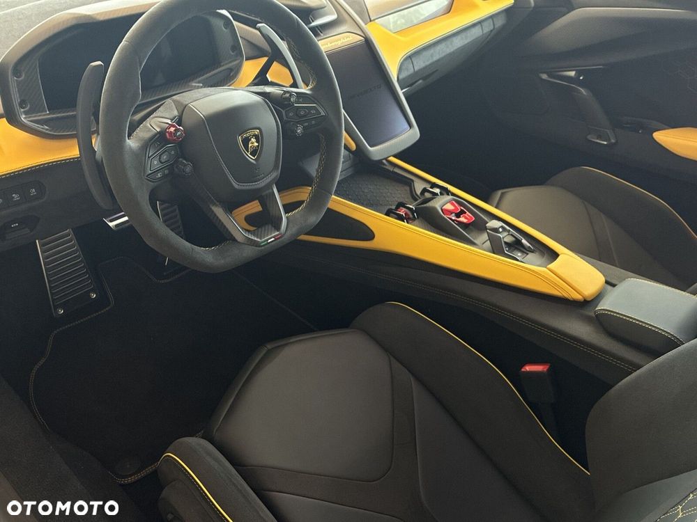 Lamborghini Revuelto - 7