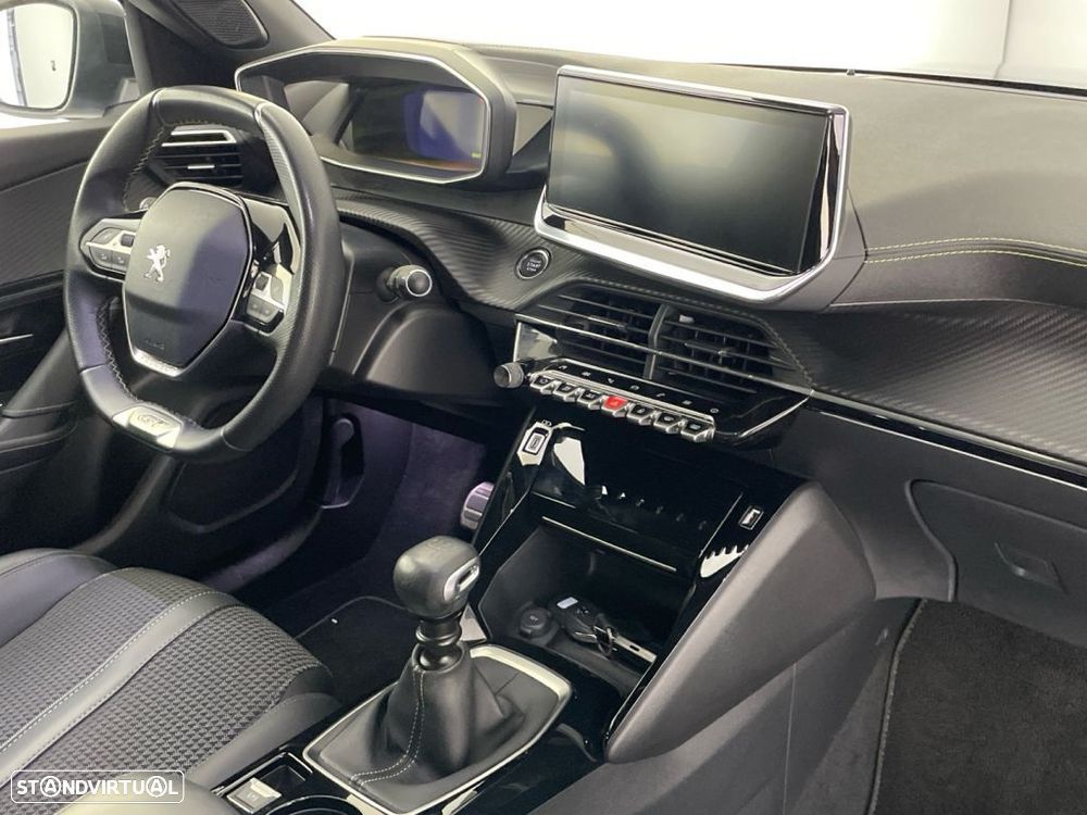 Peugeot 2008 1.2 PureTech GT Line - 22
