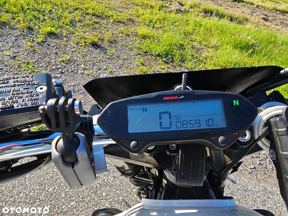 Yamaha XJR - 6