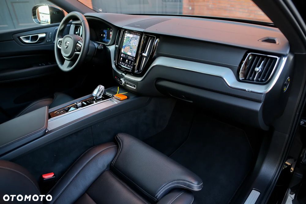 Volvo XC 60 B5 B AWD Plus Black Edition - 23