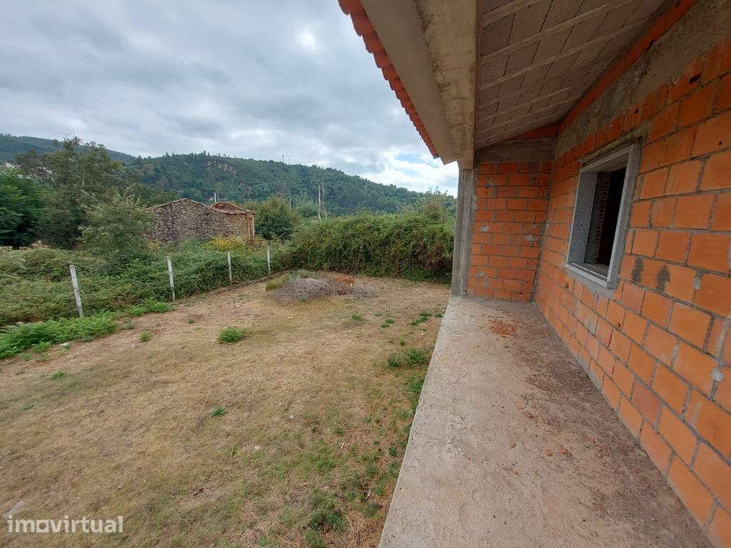 Moradia T3  com Garagem em construção Vila Cova de Alva - Grande imagem: 2/16