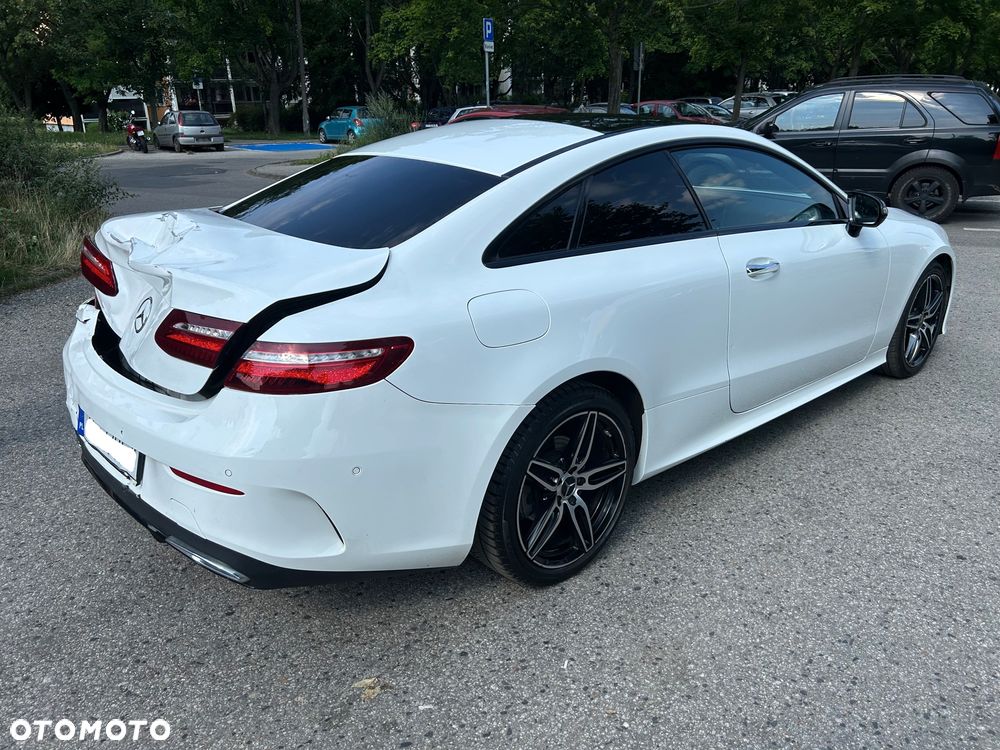 Mercedes-Benz Klasa E 220 d Coupe 4-Matic 9G-TRONIC - 4