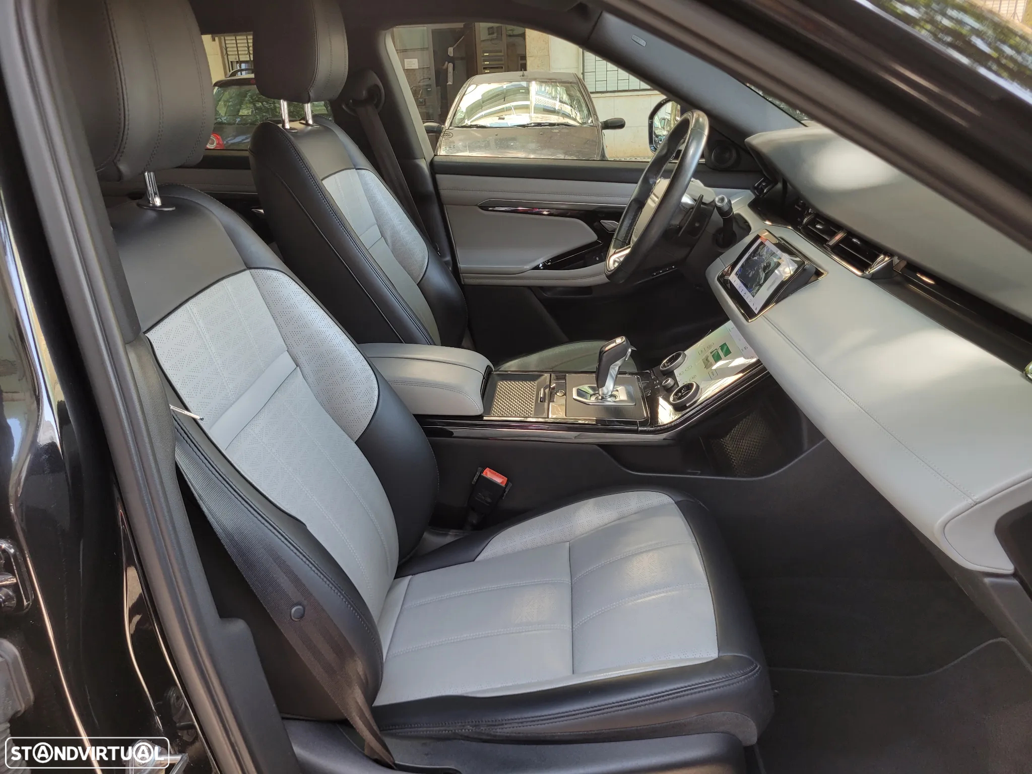 Land Rover Range Rover Evoque 2.0 D150 AWD R-Dynamic S Auto - 28