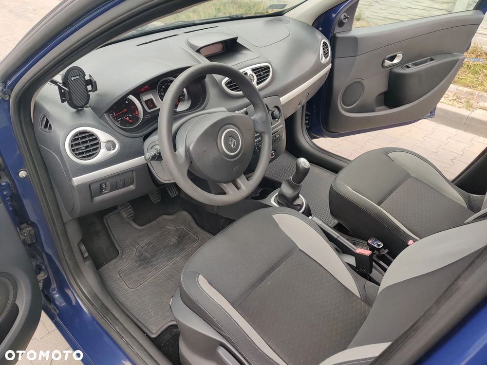 Renault Clio 1.5 dCi Alize - 8