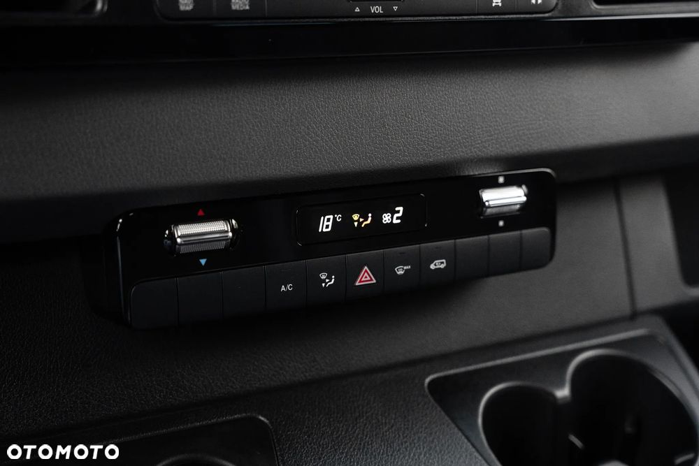 Mercedes-Benz Sprinter - 32
