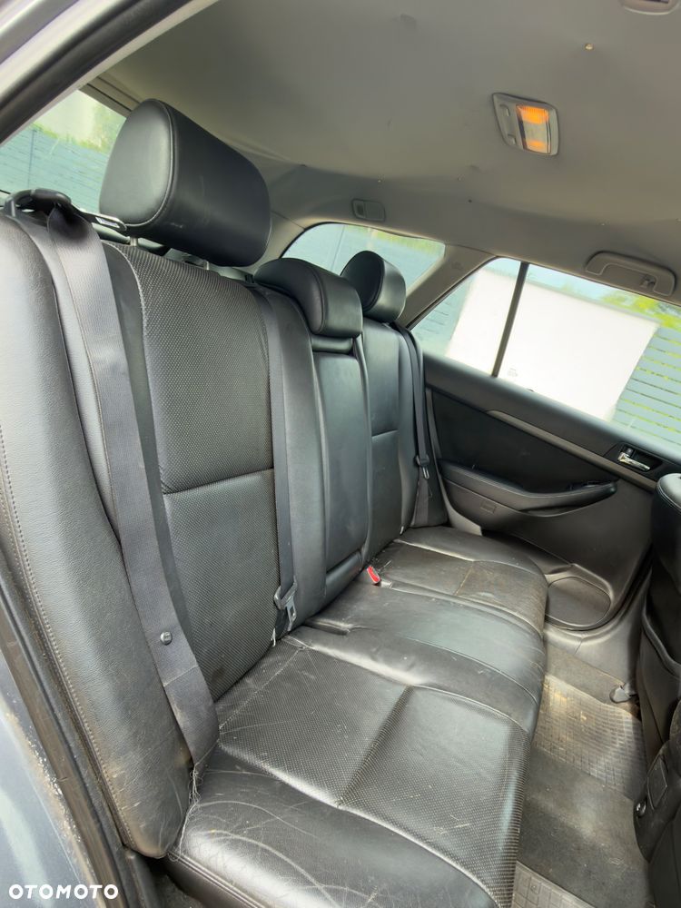 Toyota Avensis 1.8 VVT-i - 10