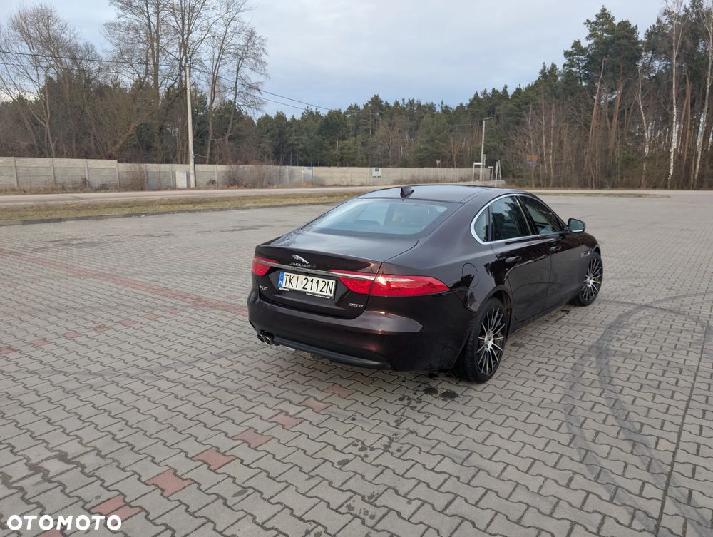Jaguar XF 20d Prestige - 11