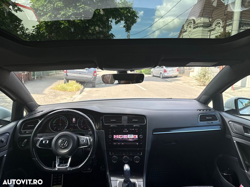 Volkswagen Golf - 23
