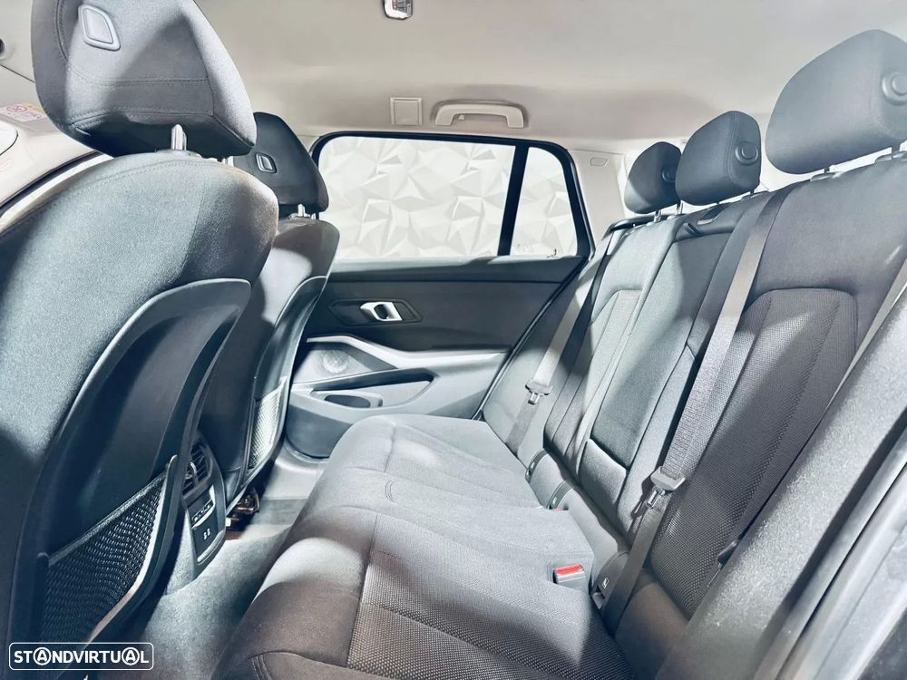 BMW 330 e Touring Aut. Sport Line - 43