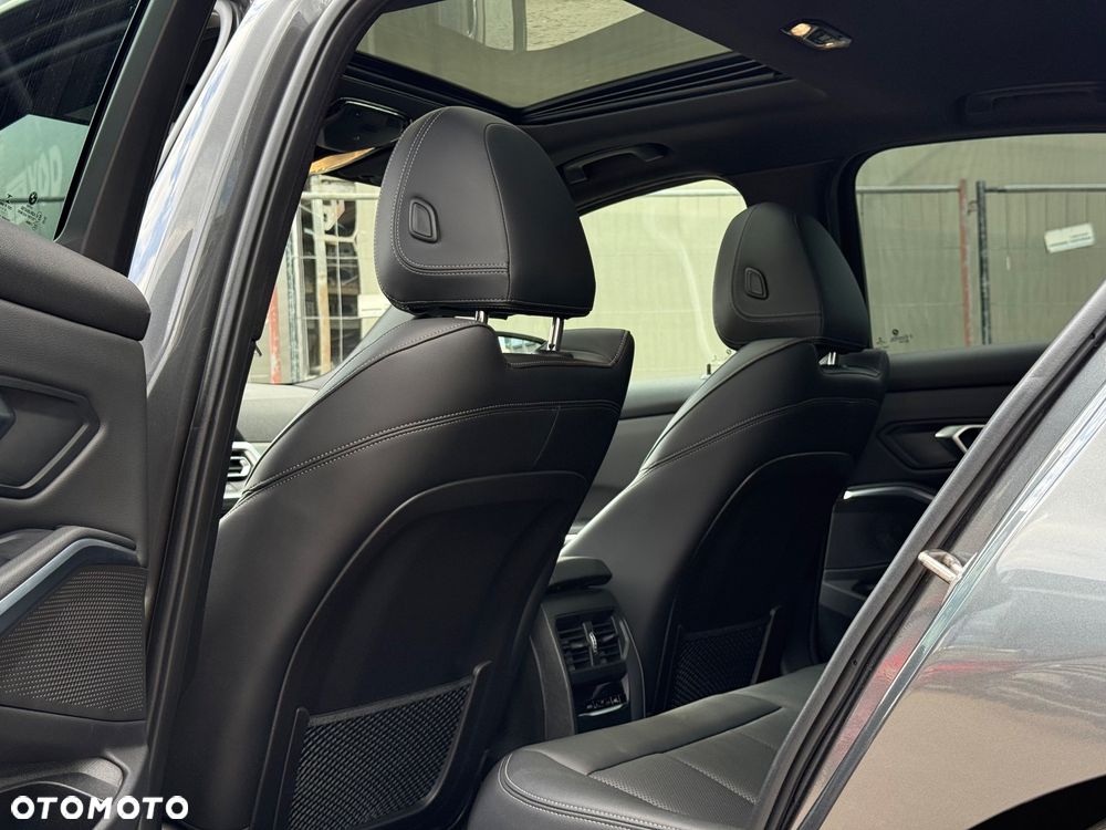 BMW Seria 3 330i xDrive M Sport sport - 23