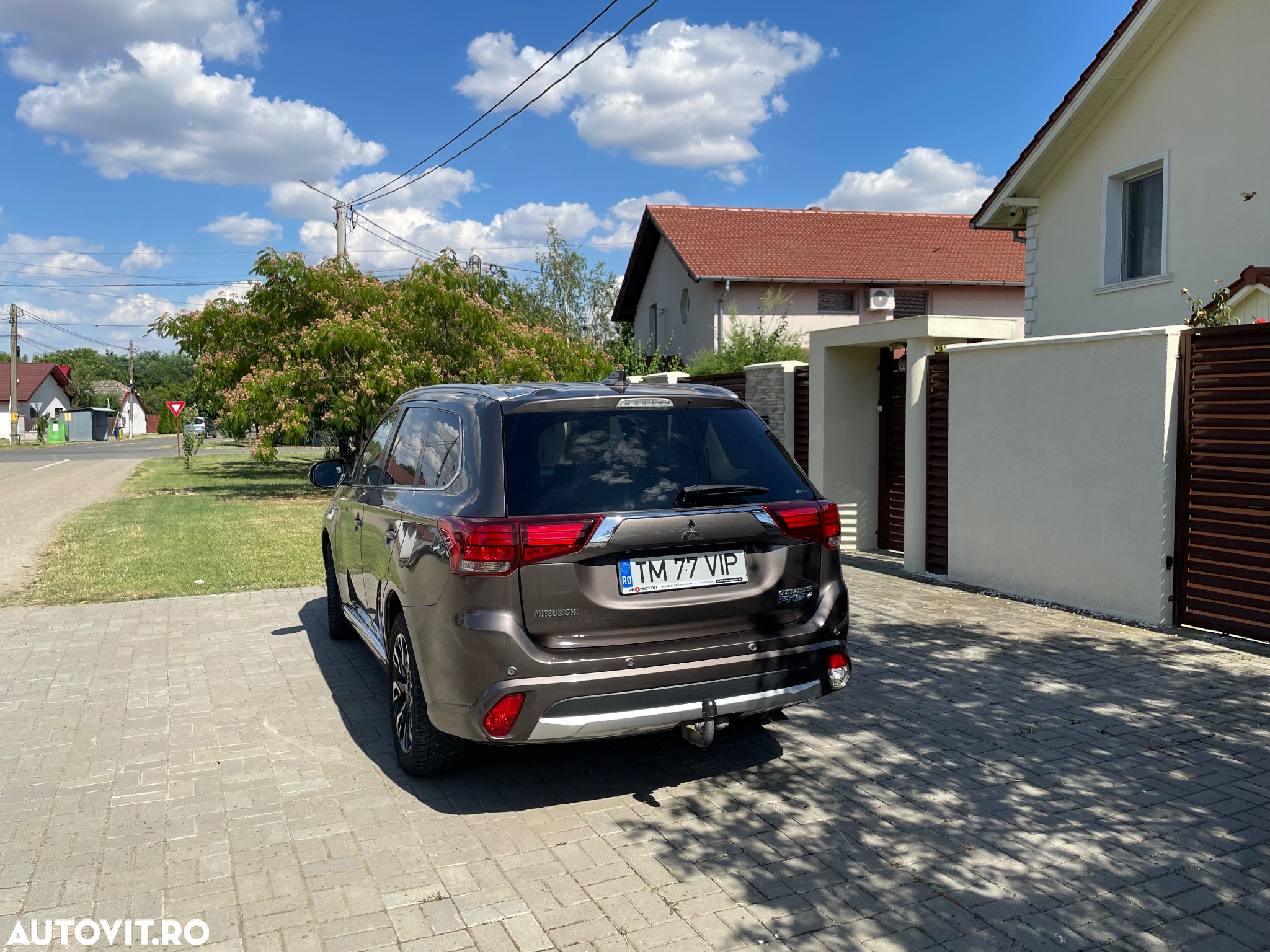 Mitsubishi Outlander - 11