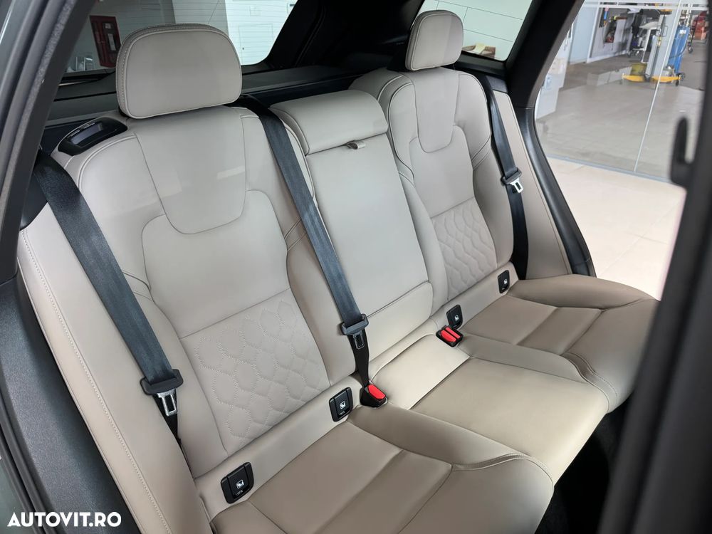 Volvo XC 60 B5 AT AWD MHEV Ultra Dark - 19