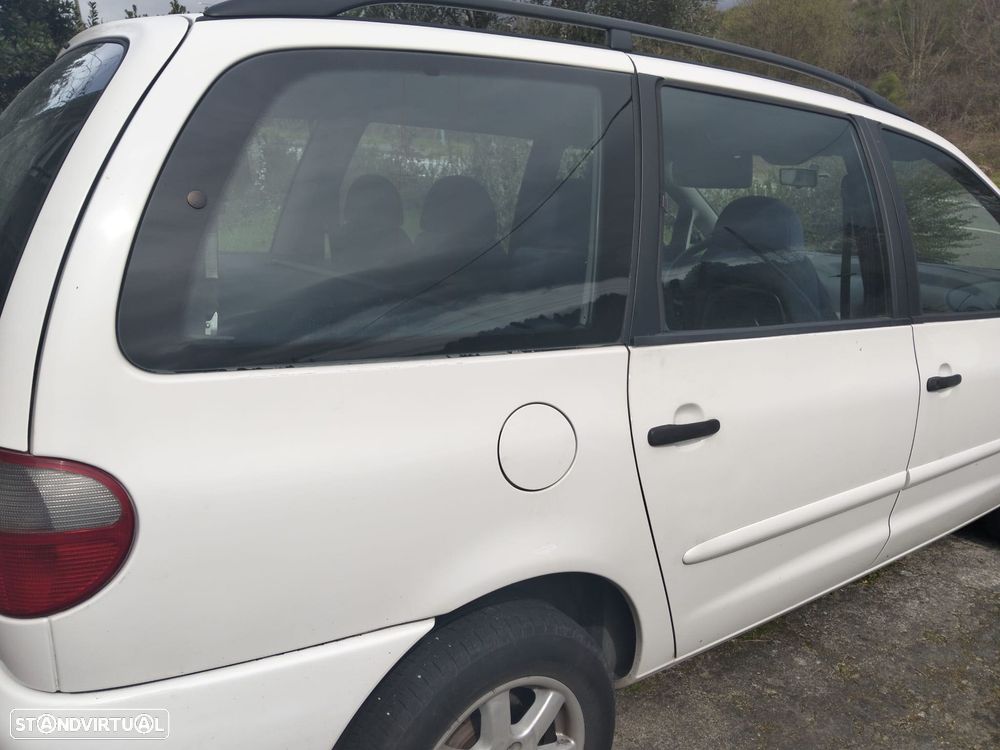 Ford Galaxy - 22