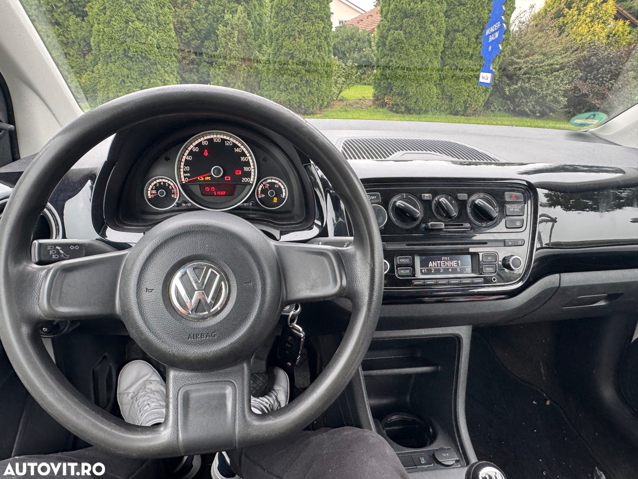 Volkswagen up! white - 18