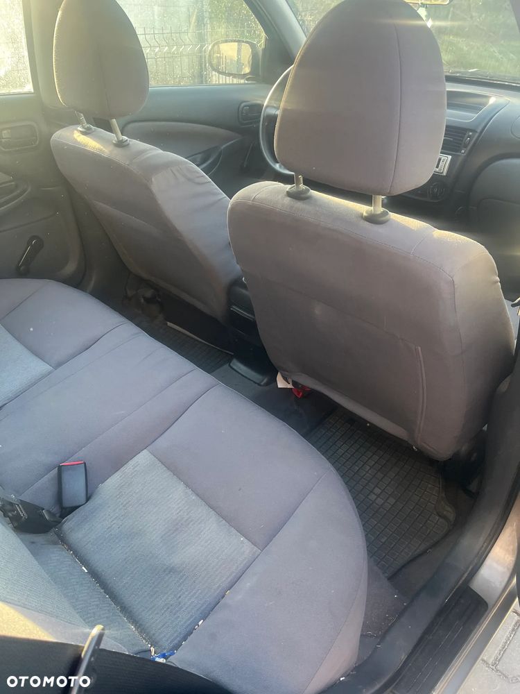 Nissan Almera 1.5 Base - 6