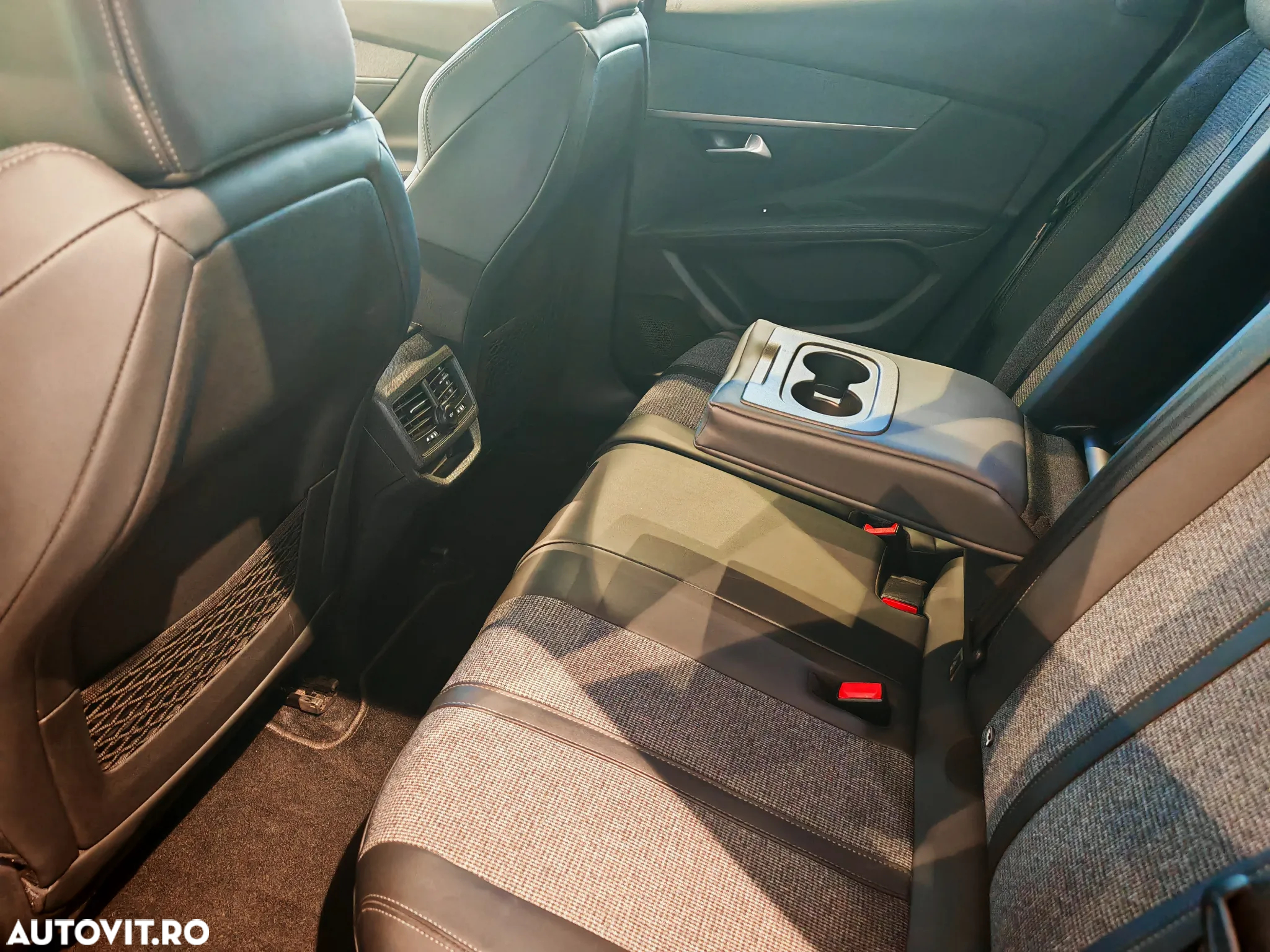 Peugeot 3008 1.2 PureTech S&S EAT8 Allure - 9