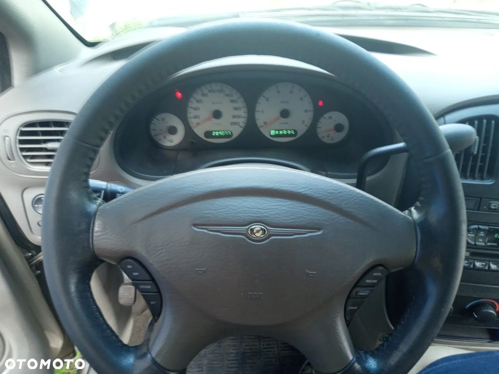 Chrysler Grand Voyager 3.3L LX - 23