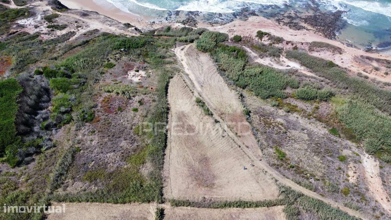 Terreno com 3000 m2 em Cambelas - Vista Mar - Grande imagem: 2/3