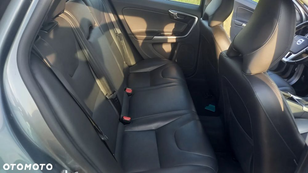 Volvo V60 D3 Geartronic Momentum - 12