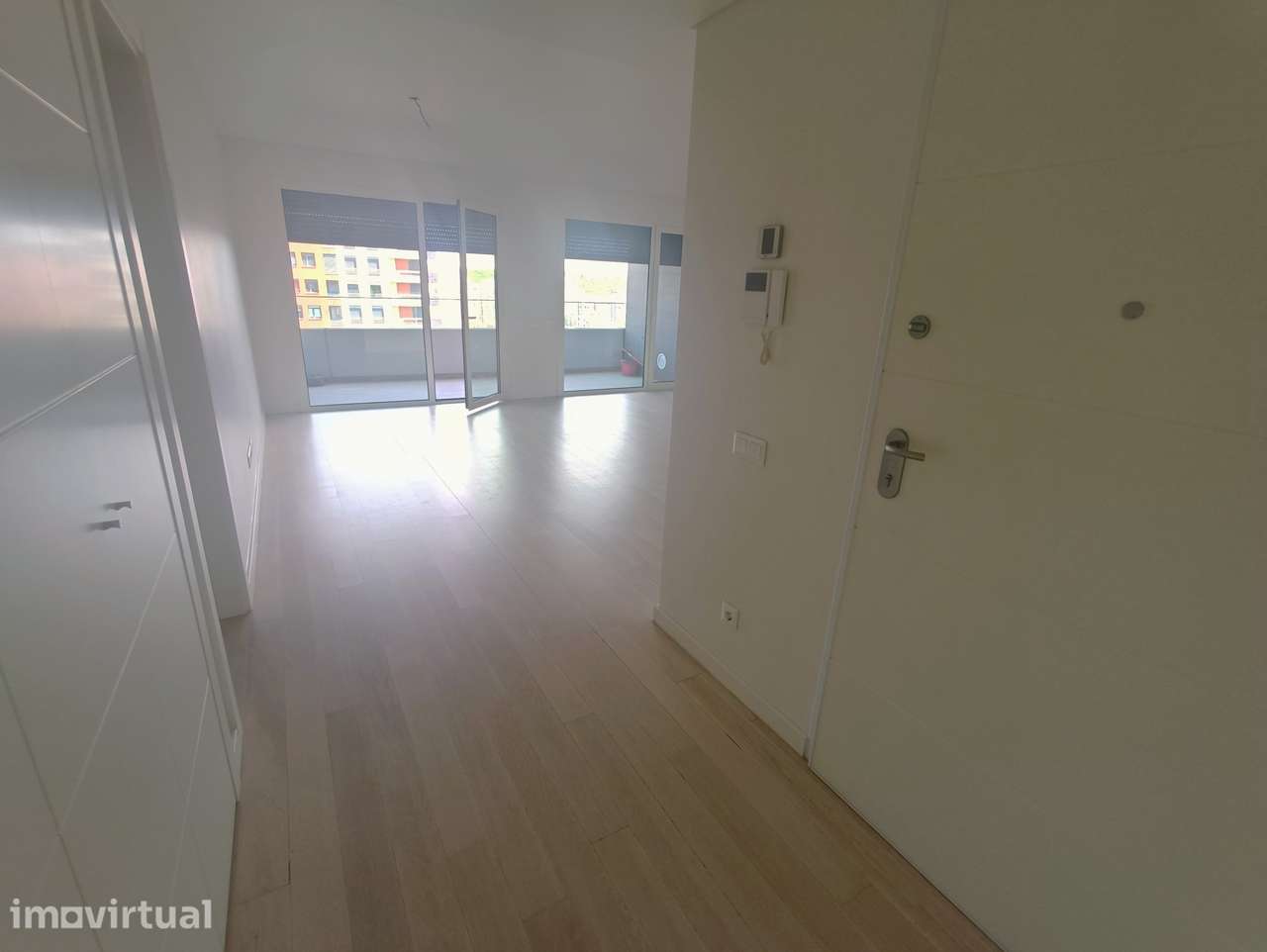 Arrendamento de imóvel T2 Elegante com Vista Rio na zona alta de Algés - Grande imagem: 4/17
