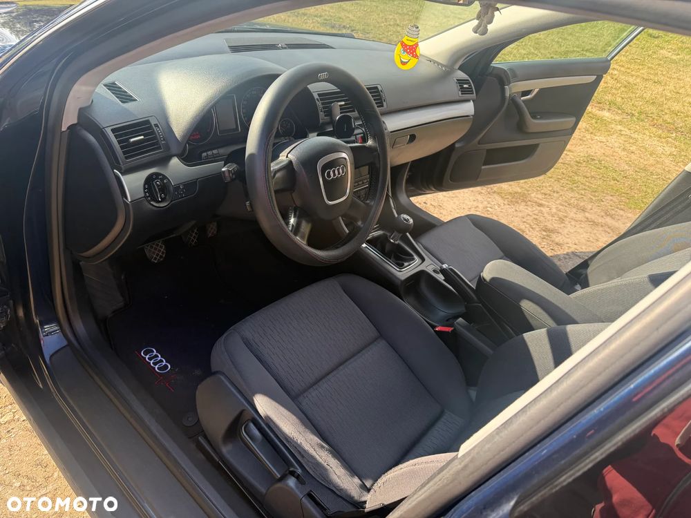 Audi A4 Limousine - 4