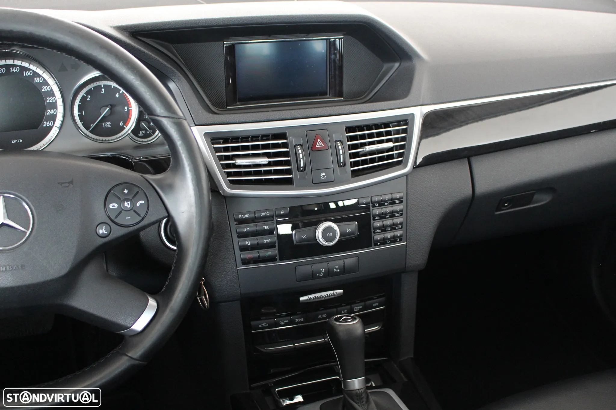 Mercedes-Benz E 220 CDi Avantgarde BlueEfficiency Auto - 13