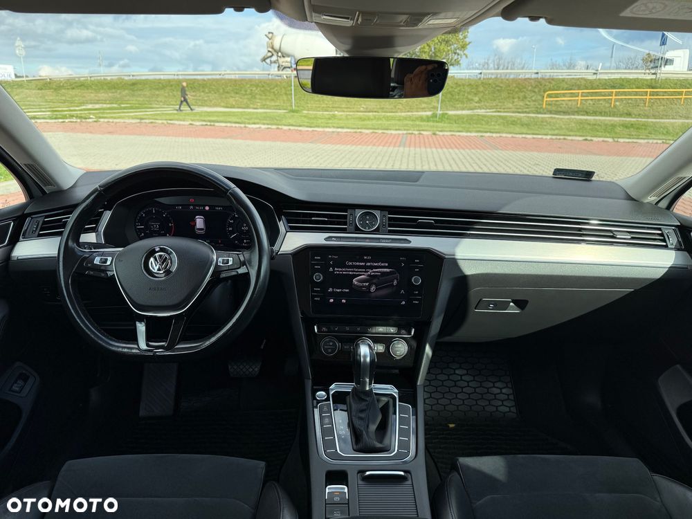 Volkswagen Passat - 12