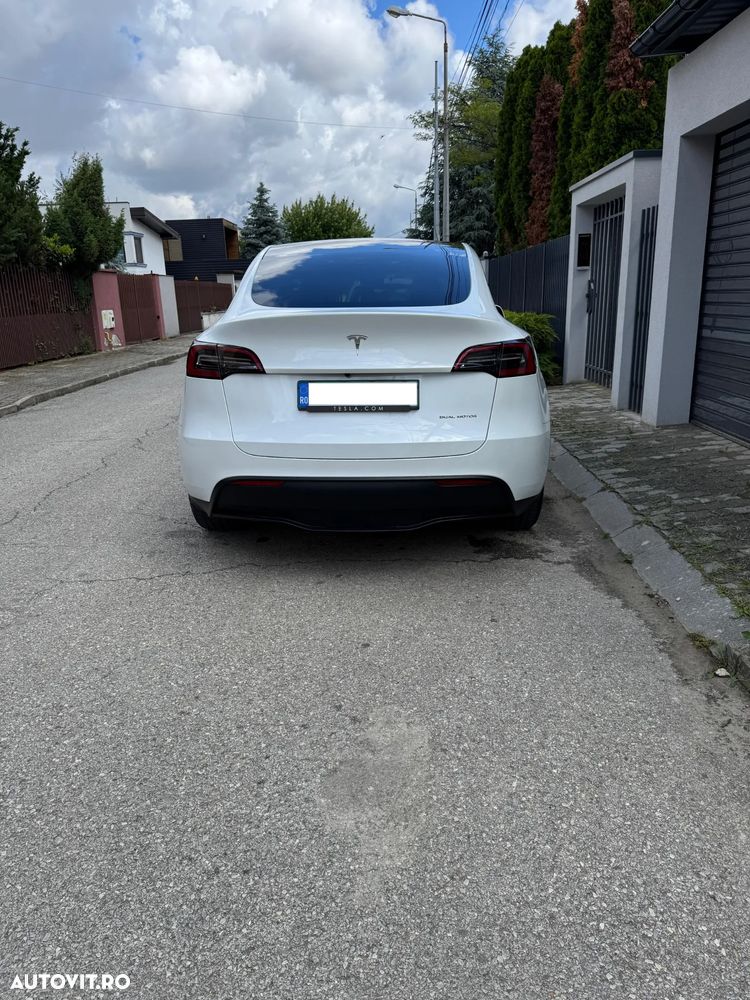 Tesla Model Y Long Range AWD - 4