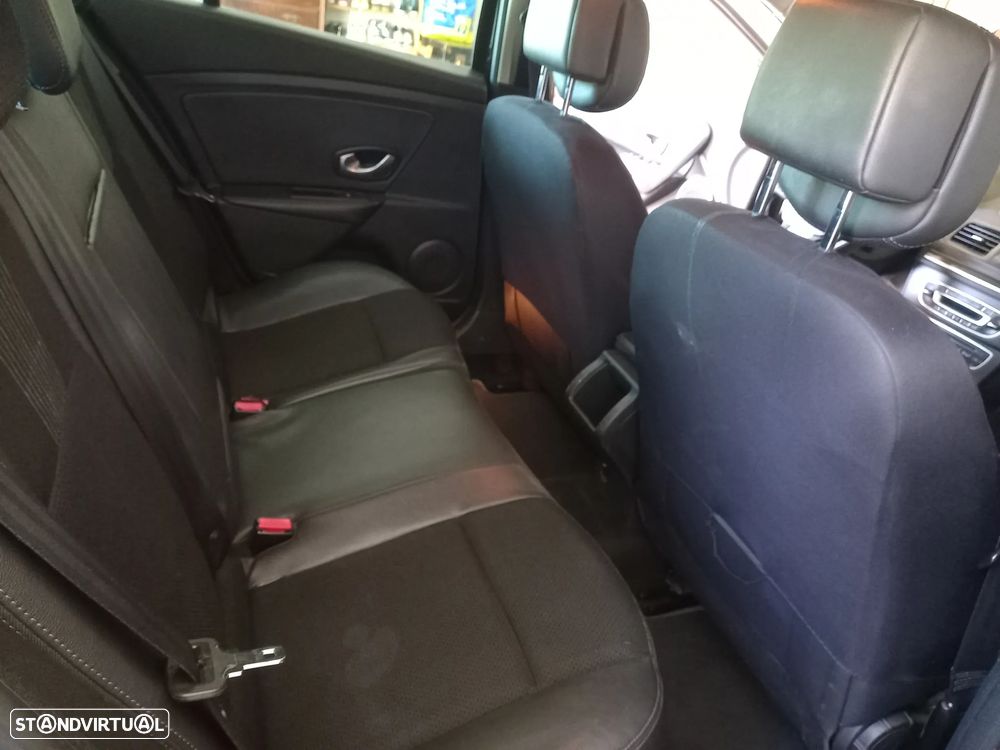 Renault Mégane 1.5 dCi Dynamique S - 4