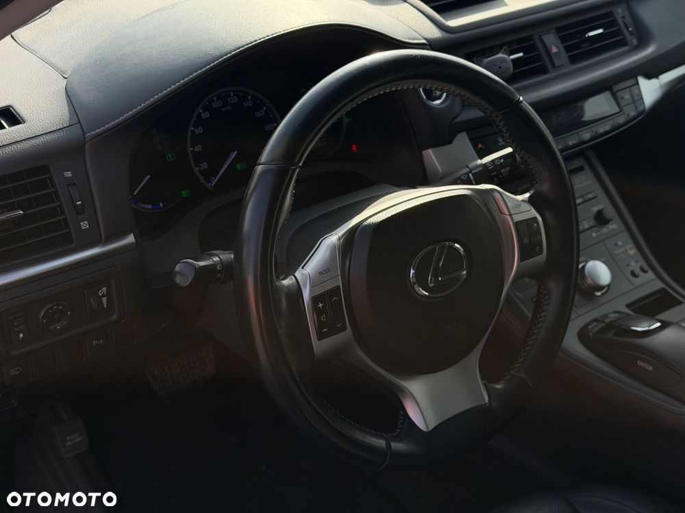 Lexus CT 200h Prestige - 11