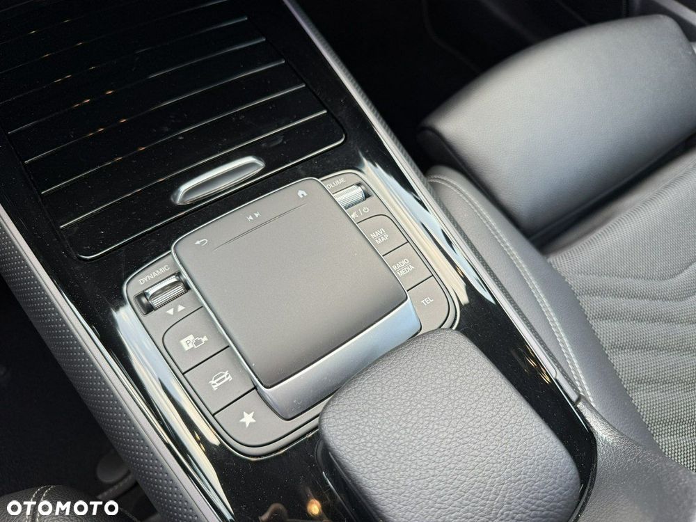 Mercedes-Benz GLB 200 7G-DCT - 22